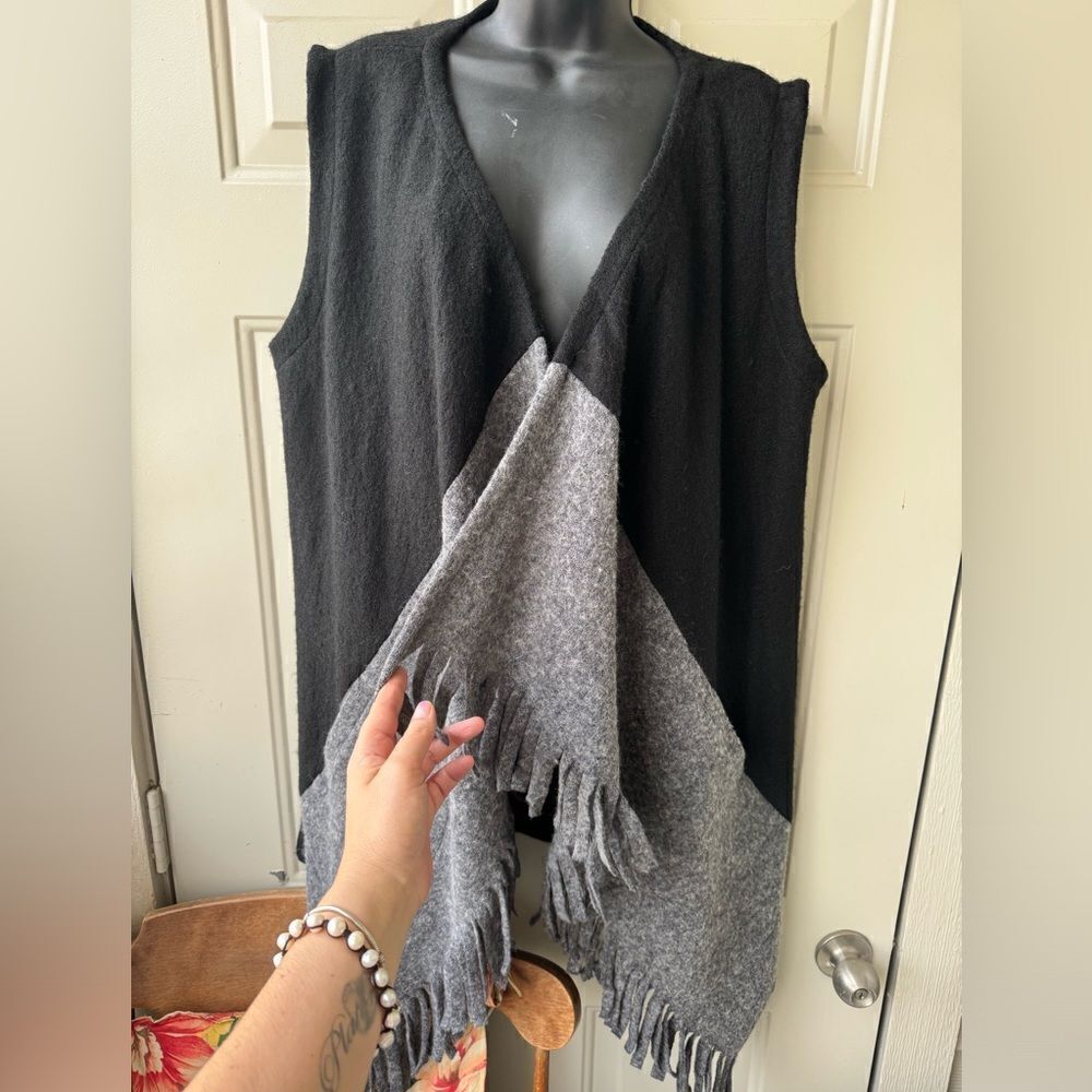 For Cynthia Womens Wool Sleeveless
Open Cardigan Sz XL Pockets Fringed NEW - Picture 5 of 10